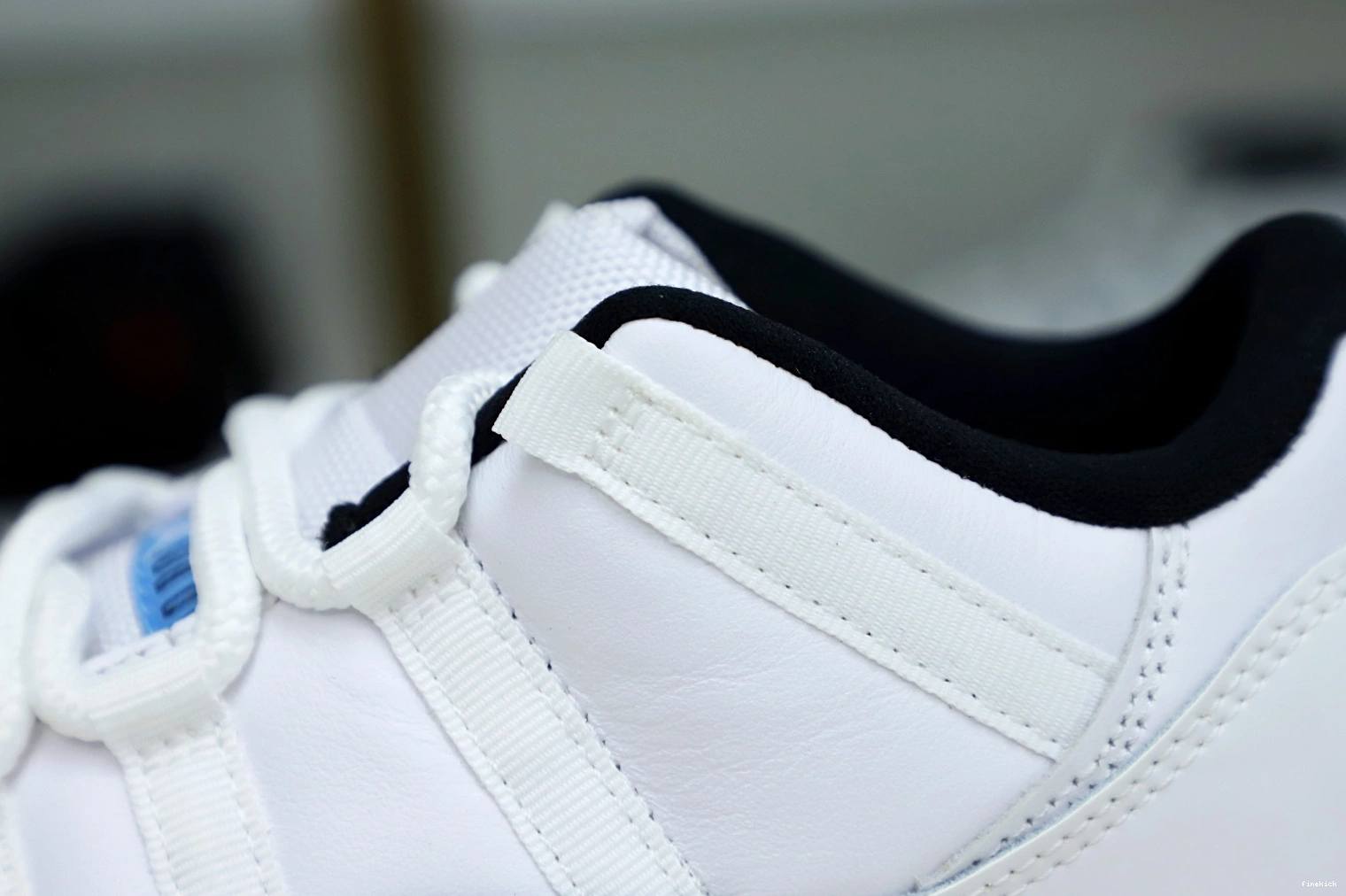 BLUE AIR LOW RETRO LEGEND 11 JORDAN 1004